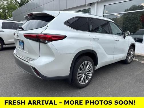 2022 Toyota Highlander Platinum