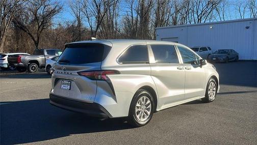 2022 Toyota Sienna LE