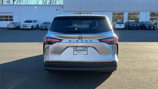 2022 Toyota Sienna LE