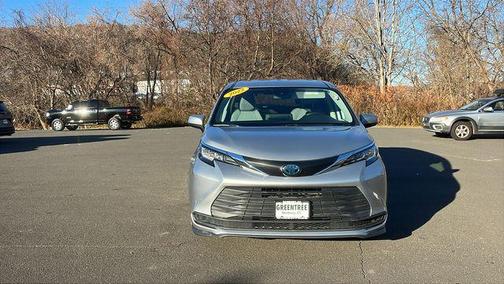 2022 Toyota Sienna LE