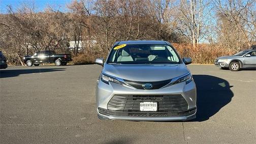 2022 Toyota Sienna LE