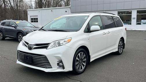 2019 Toyota Sienna XLE