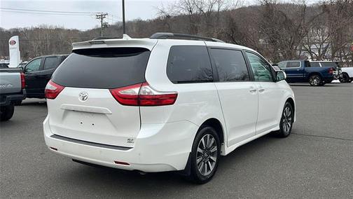 2019 Toyota Sienna XLE