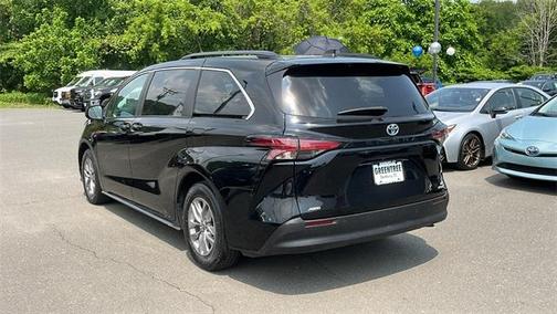 2022 Toyota Sienna LE