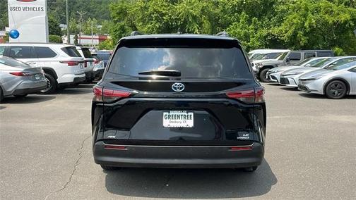 2022 Toyota Sienna LE