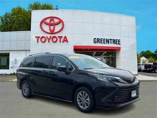 2022 Toyota Sienna LE