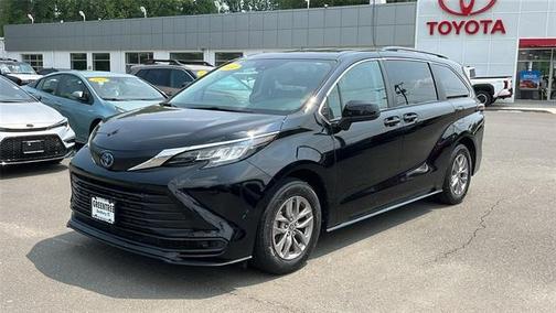 2022 Toyota Sienna LE
