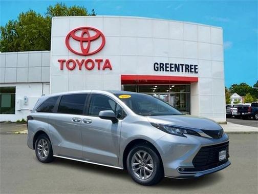 2023 Toyota Sienna XLE