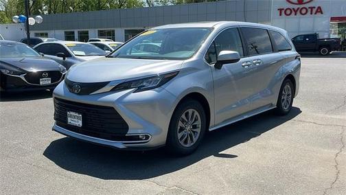 2023 Toyota Sienna XLE