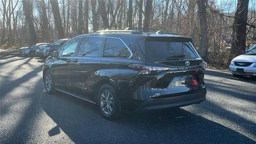 2023 Toyota Sienna LE