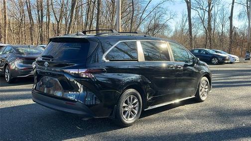 2023 Toyota Sienna LE