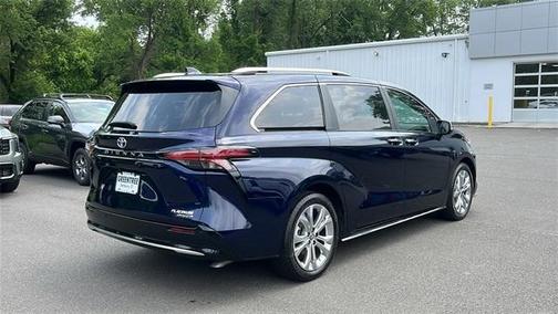 2023 Toyota Sienna Platinum 7 passenger