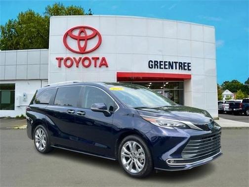 2023 Toyota Sienna Platinum 7 passenger