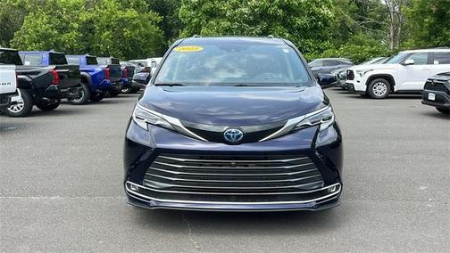 2023 Toyota Sienna Platinum 7 passenger
