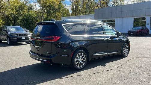 2023 Chrysler Pacifica L