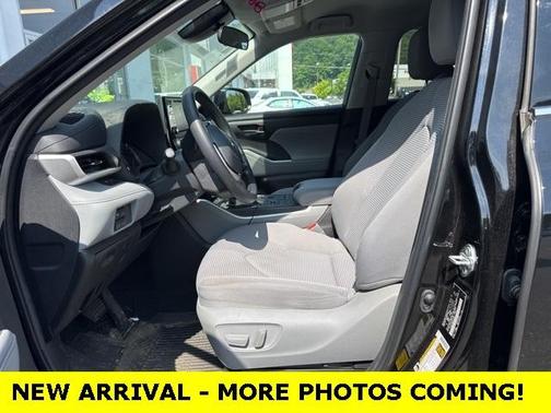 2022 Toyota Highlander L