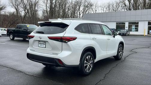 Wind Chill Pearl 2023 Toyota Highlander XLE