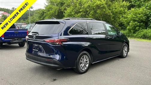 2022 Toyota Sienna LE