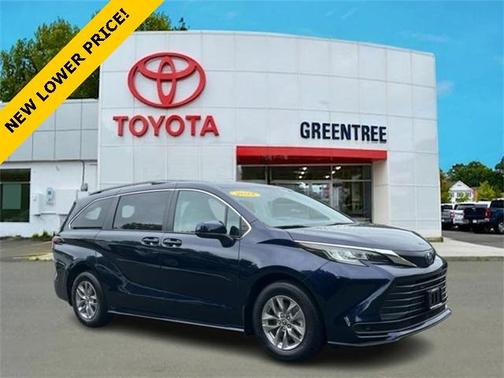 2022 Toyota Sienna LE