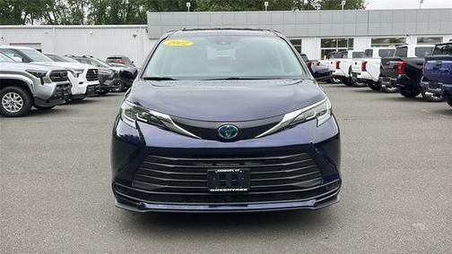 2022 Toyota Sienna LE