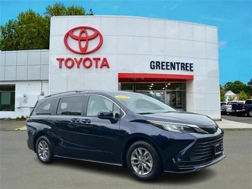 2022 Toyota Sienna LE