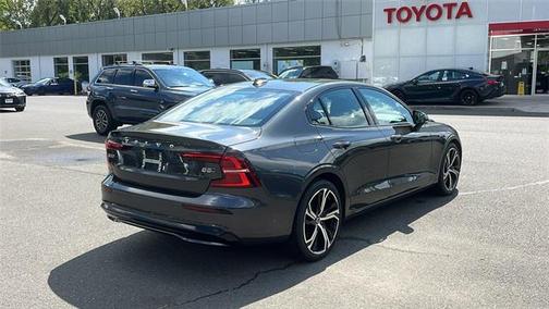 2025 Volvo S60 B5 Core