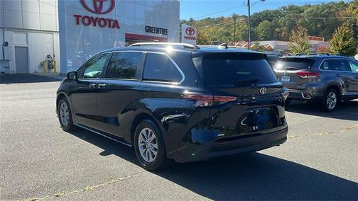 2022 Toyota Sienna XLE 7 Passenger