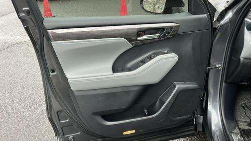 2024 Toyota Highlander Platinum