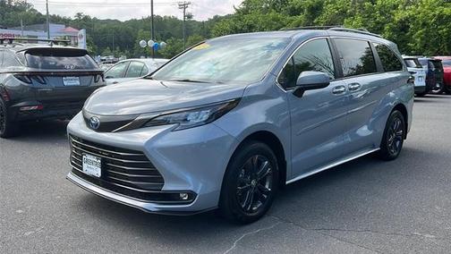 2024 Toyota Sienna Woodland Edition