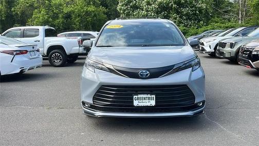 2024 Toyota Sienna Woodland Edition