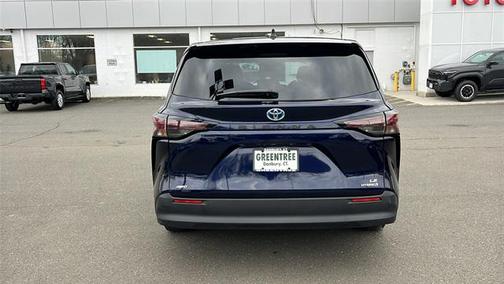 2024 Toyota Sienna LE