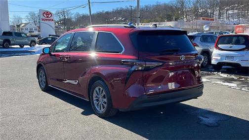 2024 Toyota Sienna LE