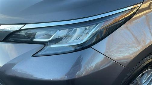 2022 Toyota Sienna LE