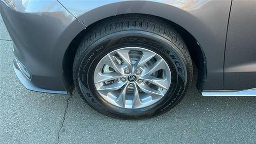 2022 Toyota Sienna LE