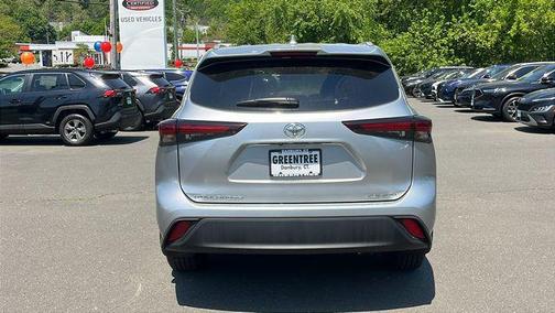 Celestial Silver Metallic 2025 Toyota Highlander XLE