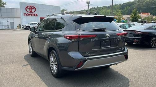 2022 Toyota Highlander Platinum