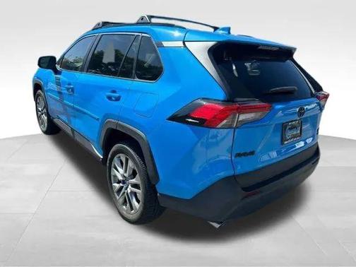 2020 Toyota RAV4 XLE Premium