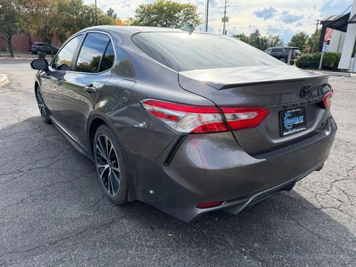 2020 Toyota Camry SE