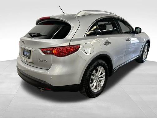 2017 INFINITI QX70 Base