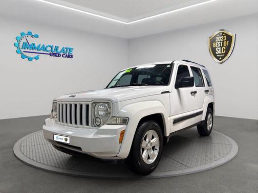 Bright White Clearcoat 2012 Jeep Liberty Sport