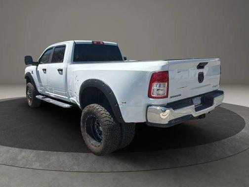 Bright White Clearcoat 2024 RAM 3500 Big Horn Crew Cab 4x4 8' Box