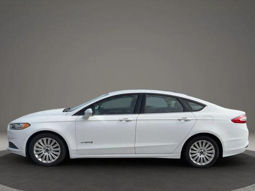 2016 Ford Fusion Hybrid SE