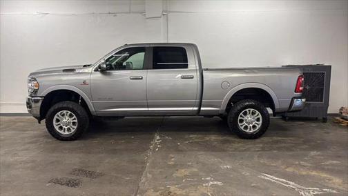 2020 RAM 2500 Laramie Crew Cab 4X4 6'4' Box
