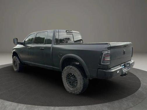 Brilliant Black Crystal Pearlcoat 2017 RAM 2500 Laramie