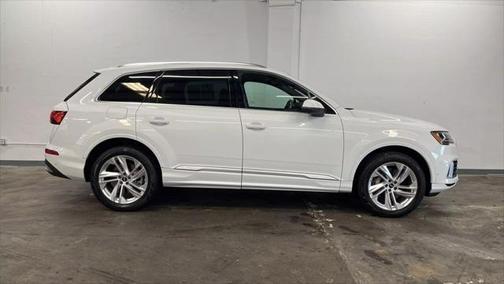2022 Audi Q7 55 Premium Plus