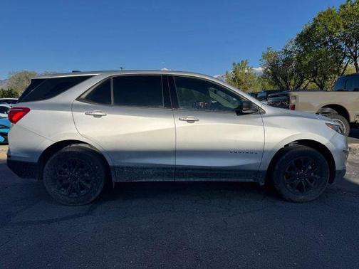 Silver Ice Metallic 2019 Chevrolet Equinox LS