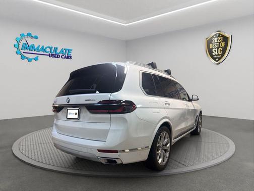 White Metallic 2024 BMW X7 xDrive40i