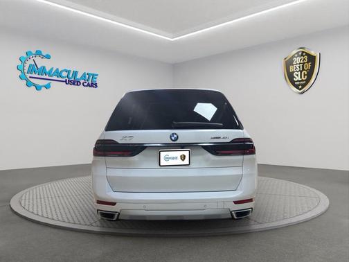 White Metallic 2024 BMW X7 xDrive40i