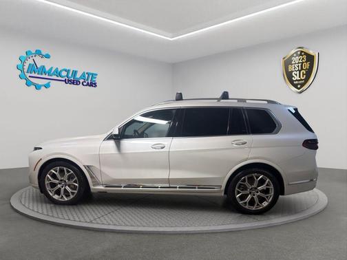 White Metallic 2024 BMW X7 xDrive40i