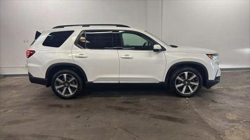 2023 Honda Pilot Touring 8-Passenger